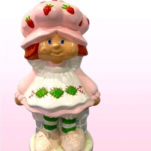 1982 Ceramic Strawberry Shortcake!